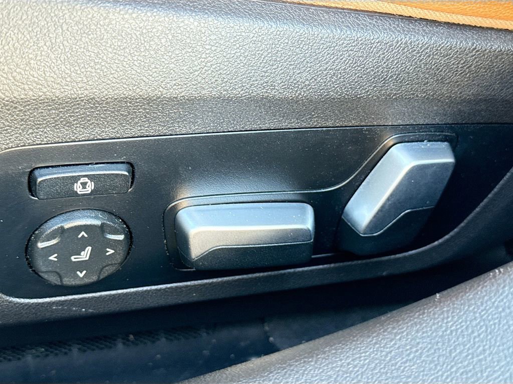 Used 2021 BMW 330i Sedan w/ Executive Package image 26