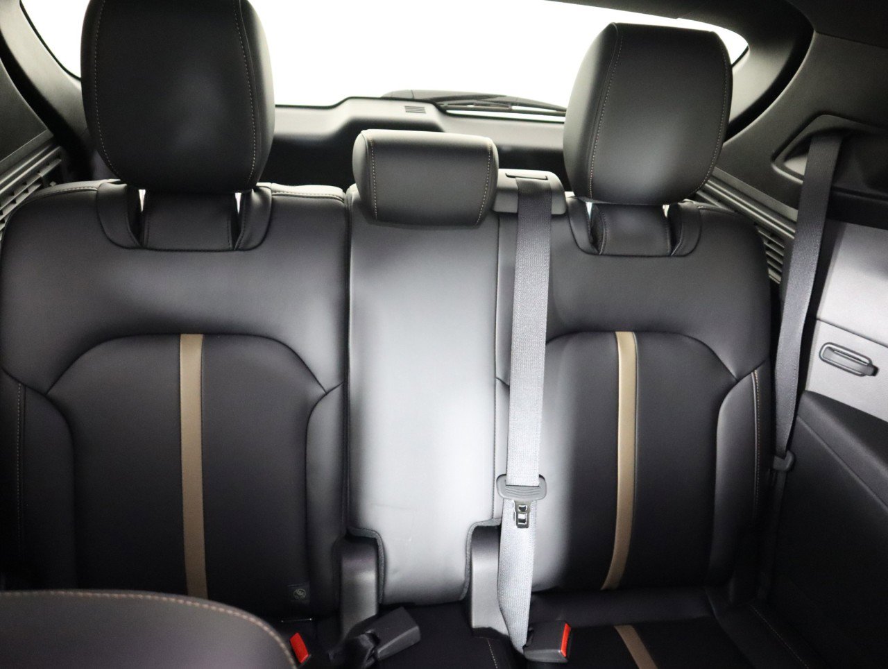 Used 2025 MAZDA CX-90 Plug-In Hybrid w/ Premium Plus image 16