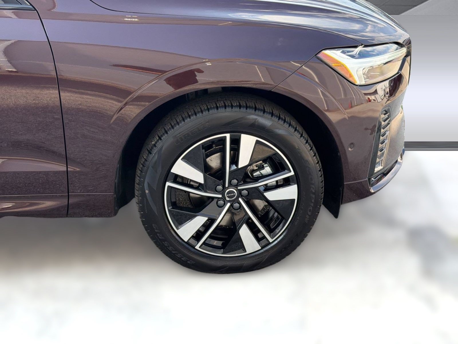 New 2026 Volvo XC60 B5 Plus w/ Climate Package AWD/4WD image 12