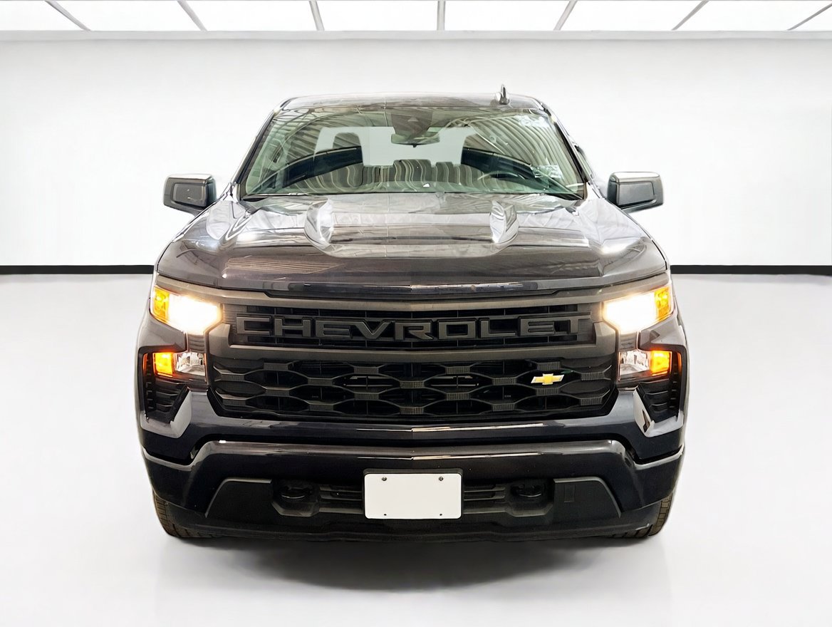 Used 2023 Chevrolet Silverado 1500 Custom RWD image 2
