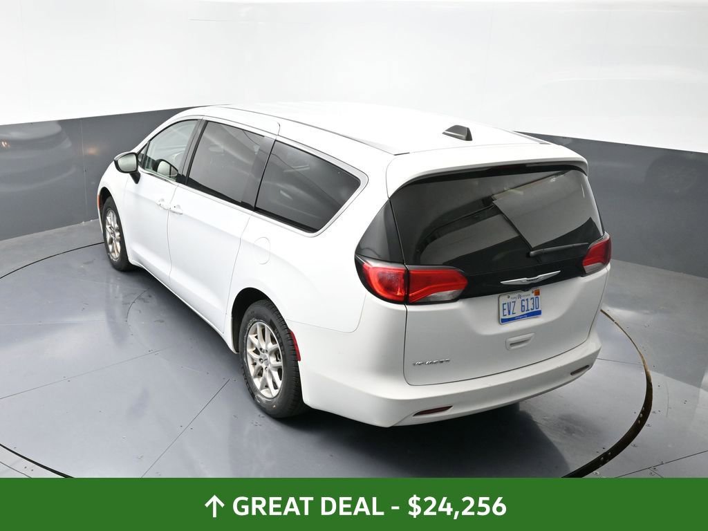 Used 2024 Chrysler Voyager LX image 21