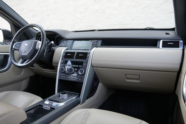 Used 2016 Land Rover Discovery Sport HSE AWD/4WD image 11