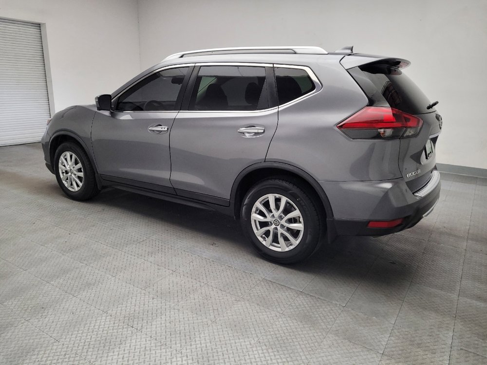 Used 2018 Nissan Rogue SV w/ Premium Package FWD image 3