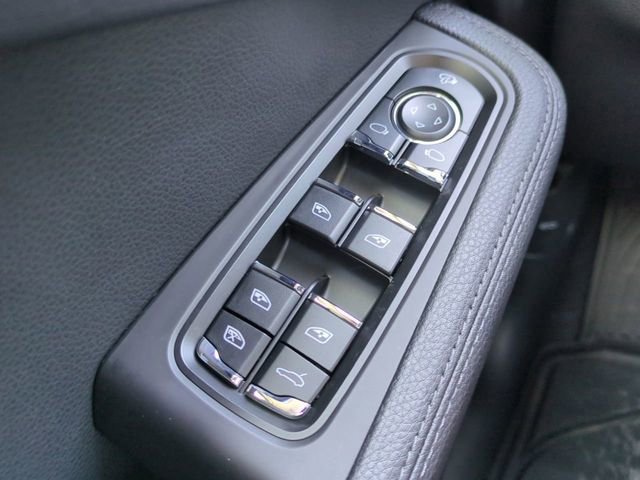 Used 2025 Porsche Macan image 28