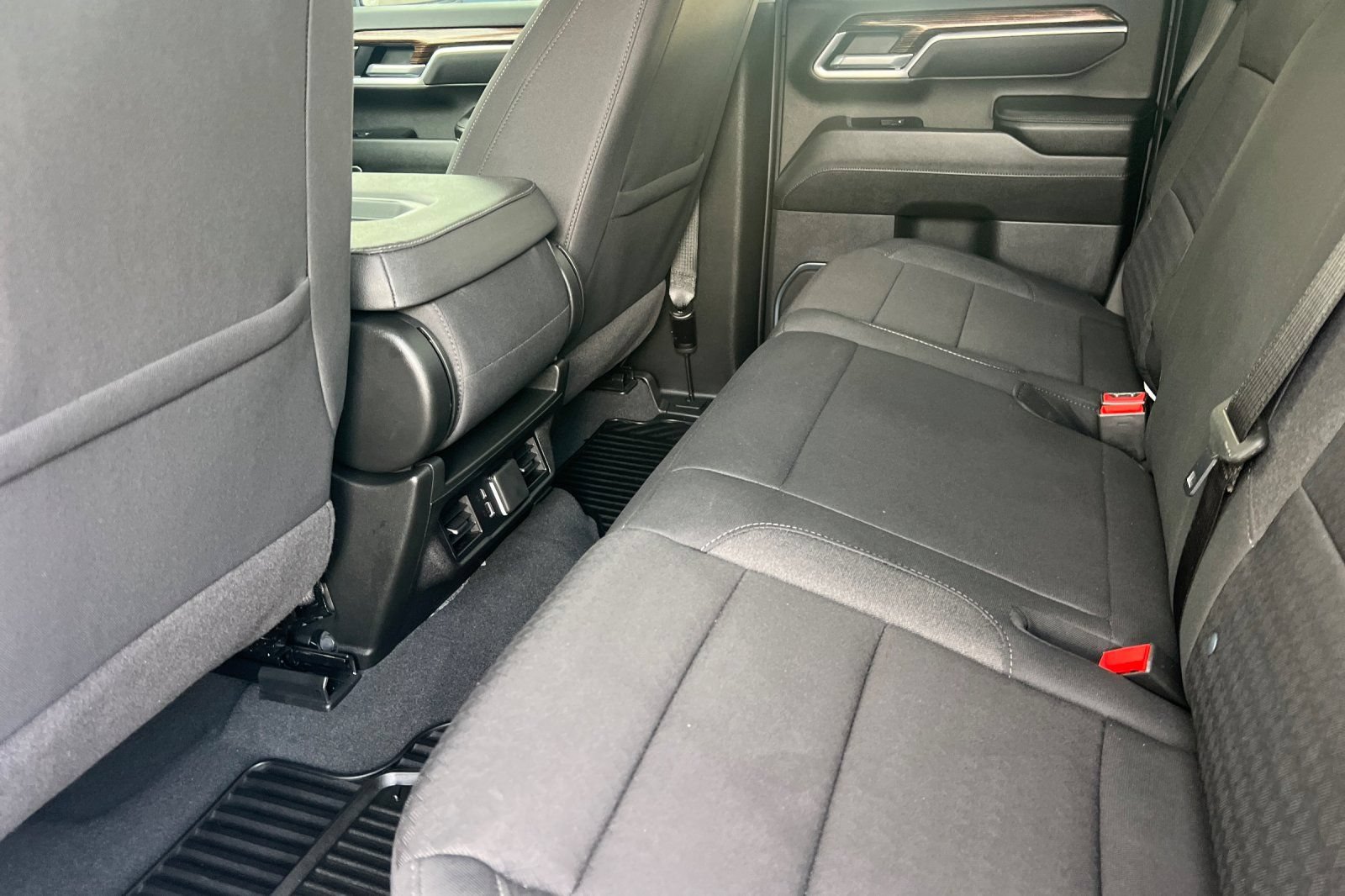 Used 2025 GMC Sierra 2500 SLE w/ SLE Value Package; AWD/4WD image 9