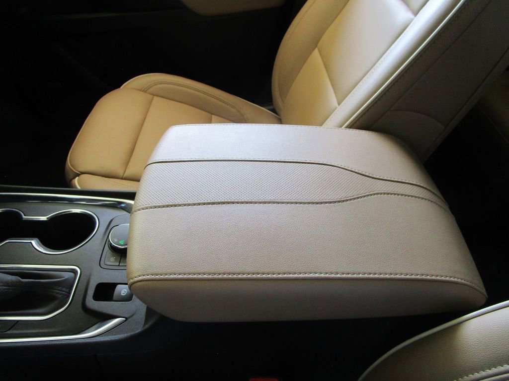 Used 2023 Chevrolet Traverse Premier image 40