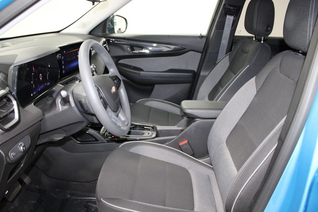 Used 2025 Chevrolet TrailBlazer LS w/ LS Convenience Package FWD image 19