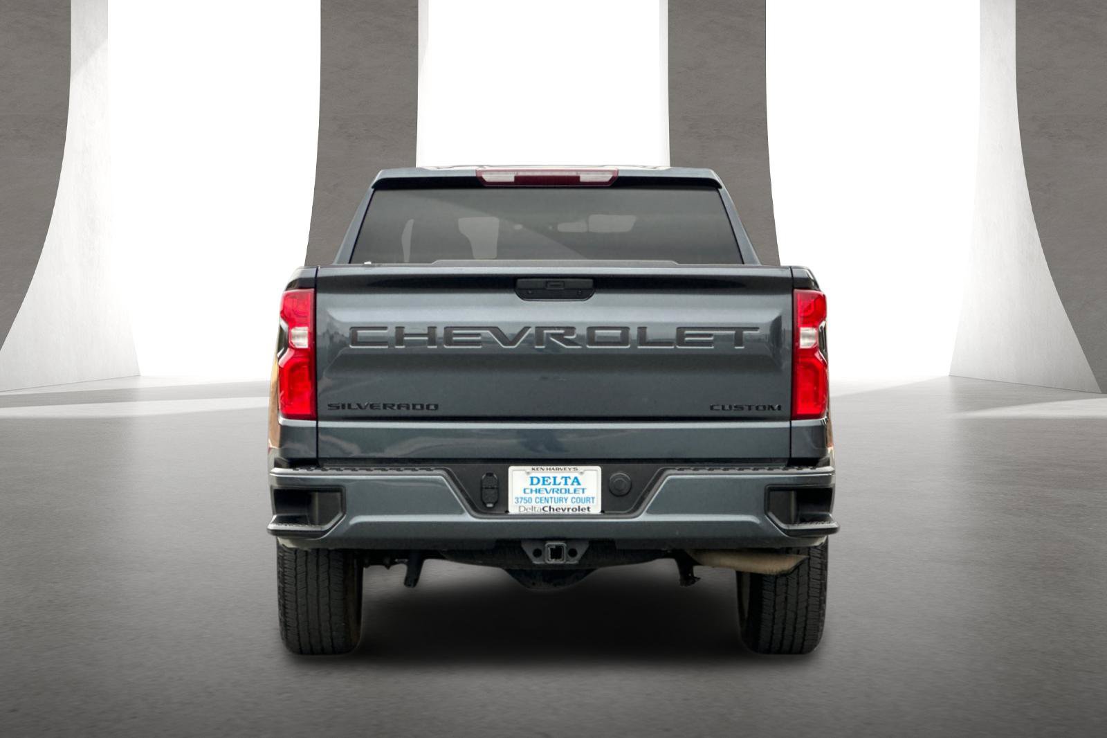 Used 2021 Chevrolet Silverado 1500 Custom w/ LPO, Dark Essentials Package RWD image 5