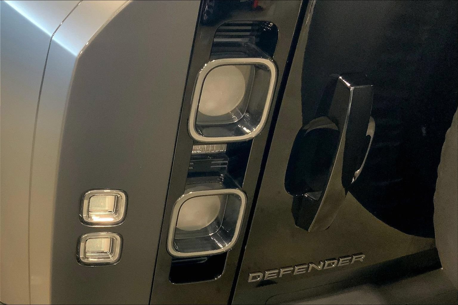 Certified 2025 Land Rover Defender 110 V8 AWD/4WD image 28