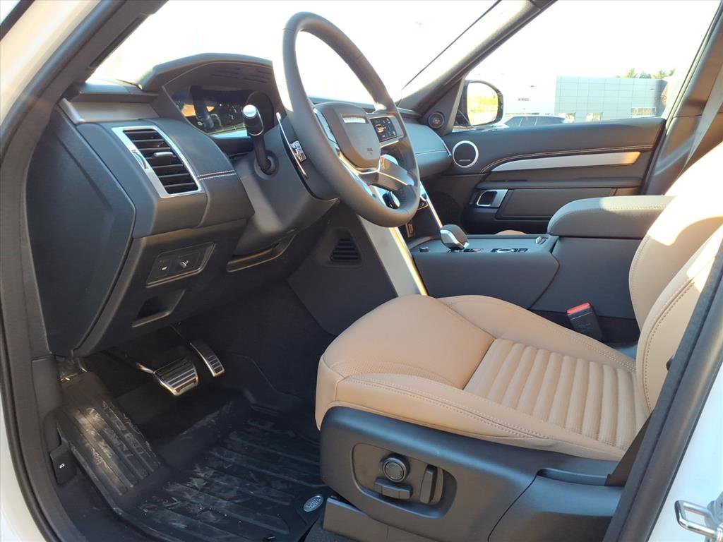 New 2026 Land Rover Discovery Limited Edition AWD/4WD image 18