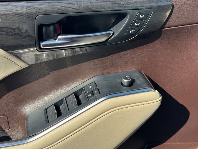 Used 2021 Toyota Highlander Platinum image 35