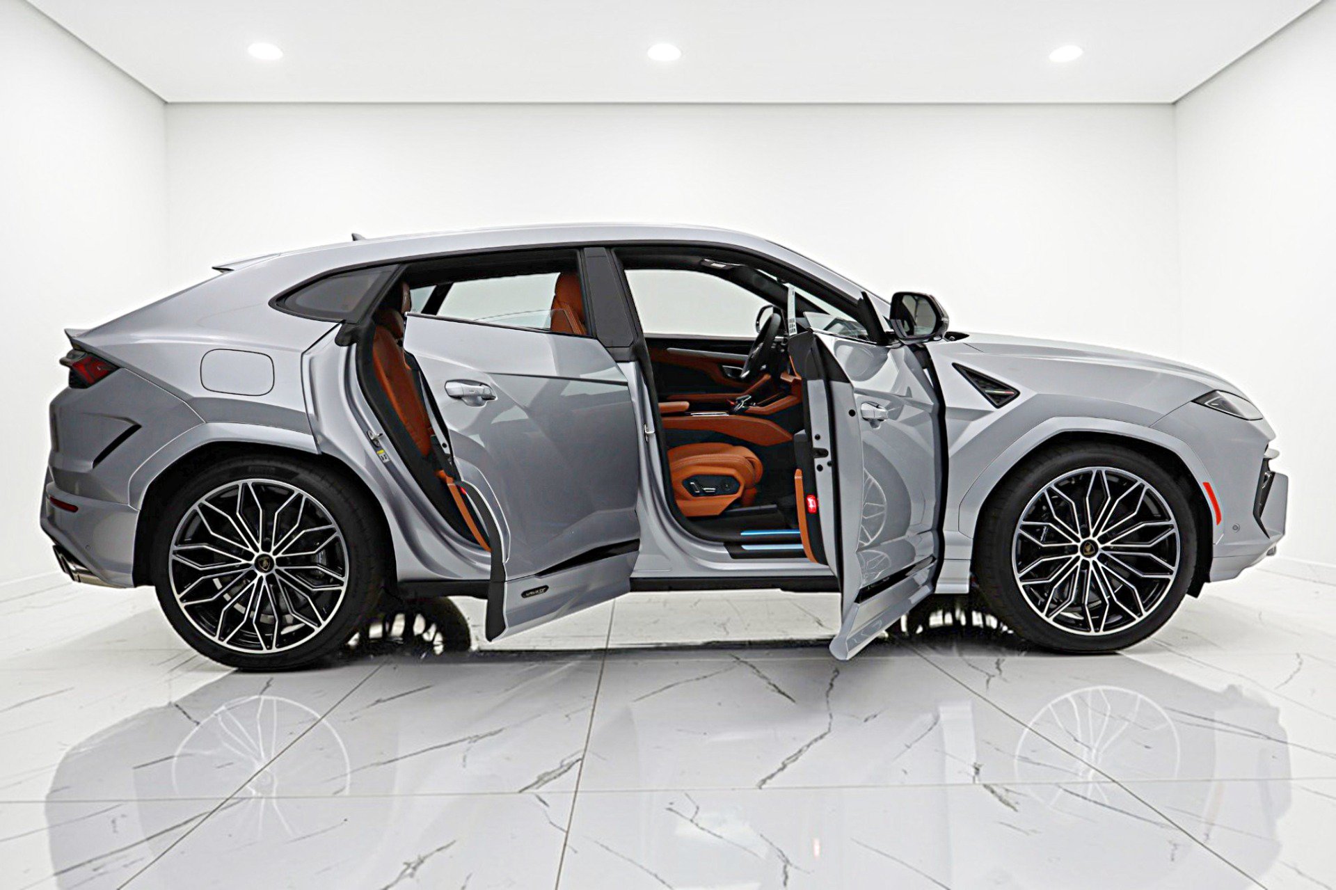 Used 2026 Lamborghini Urus SE AWD/4WD image 19