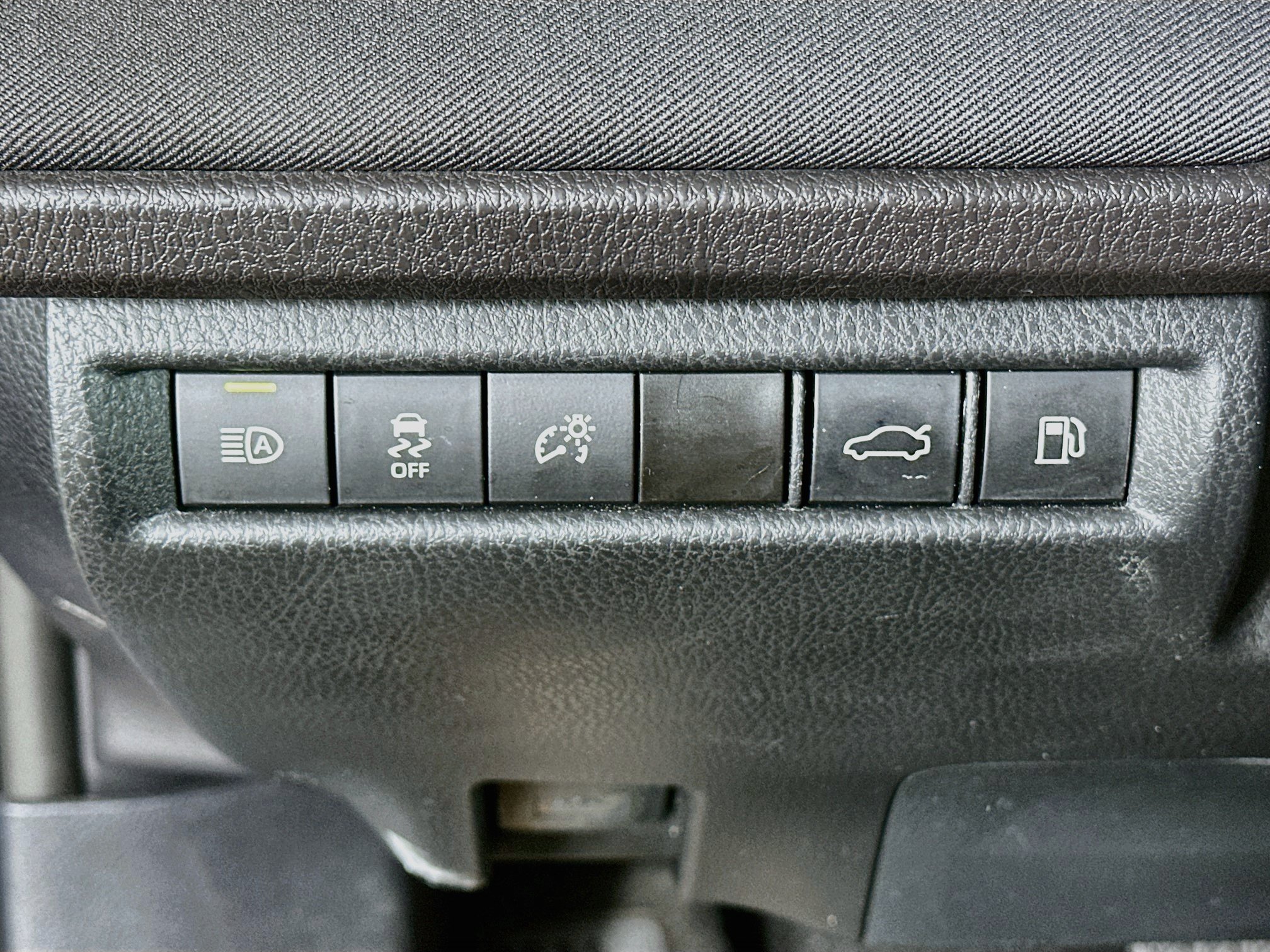 Used 2025 Toyota Camry LE FWD image 17