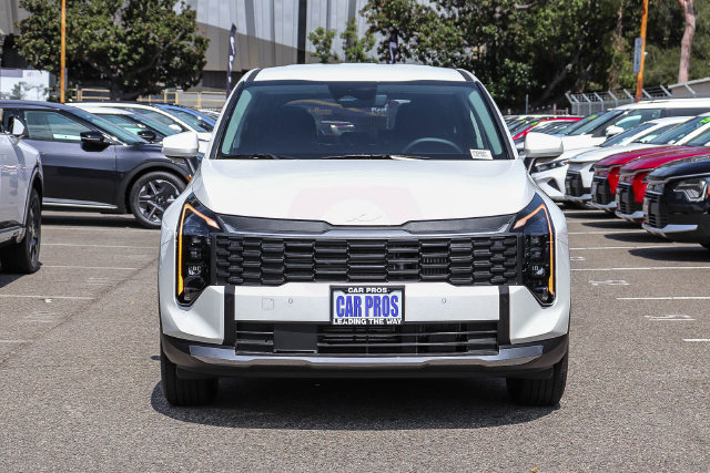 New 2027 Kia Sportage LX FWD image 3