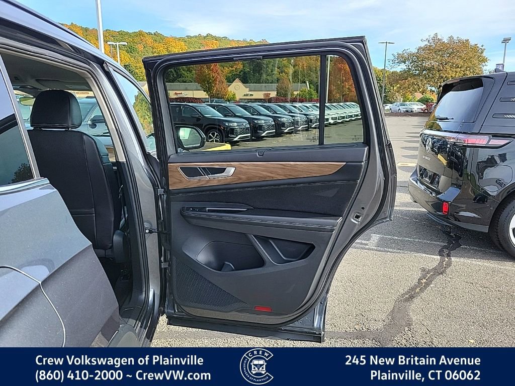 Certified 2024 Volkswagen Atlas SE image 42
