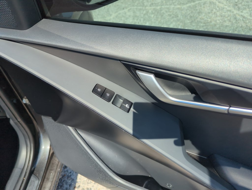 Used 2025 Kia Niro LX FWD image 33