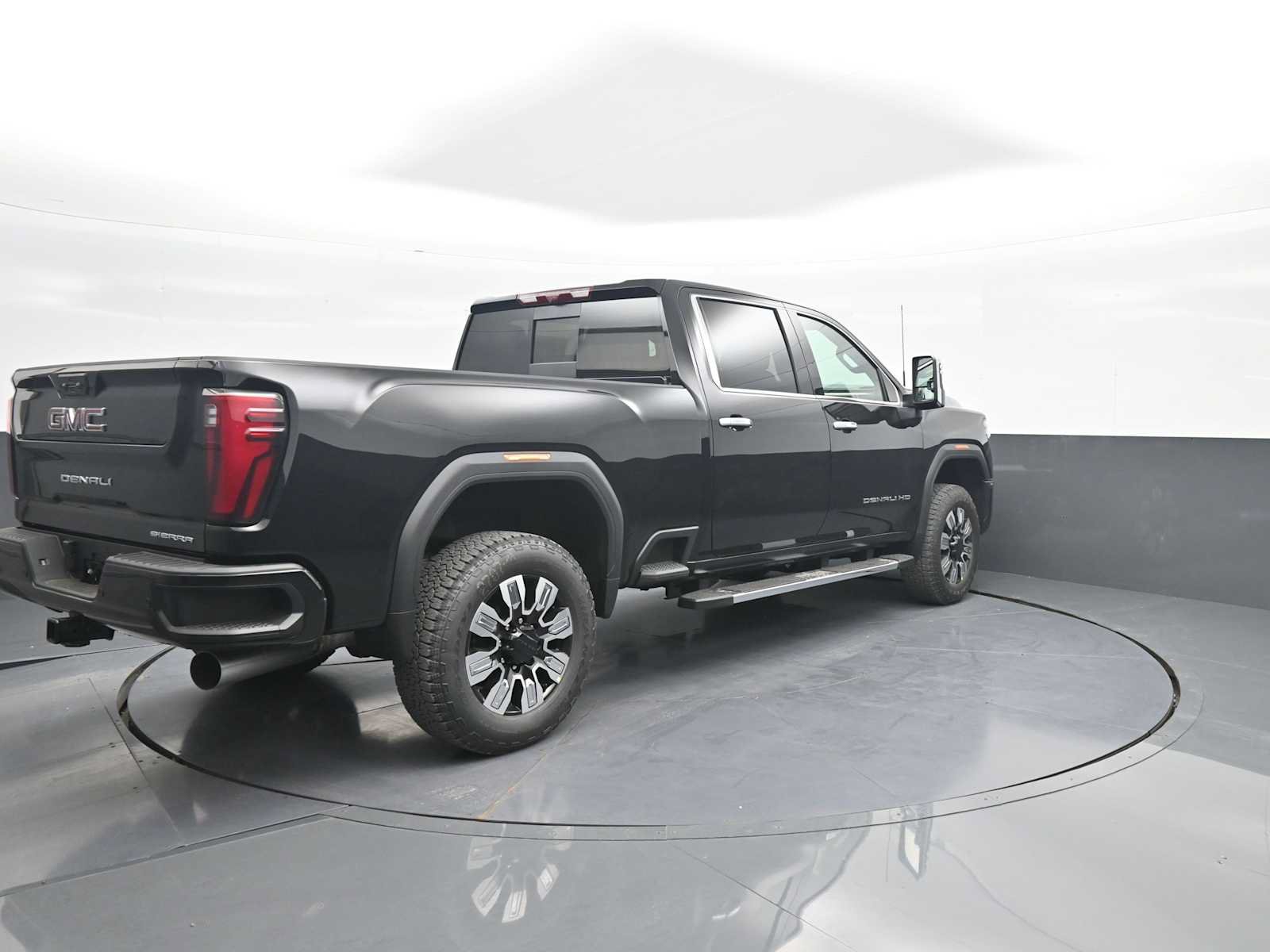 New 2026 GMC Sierra 2500 Denali w/ Technology Package AWD/4WD image 8