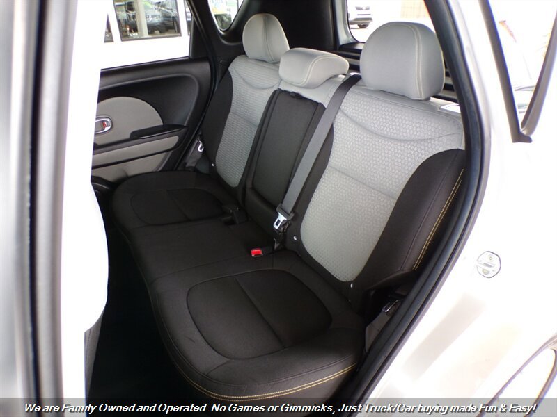 Used 2015 Kia Soul + FWD image 21