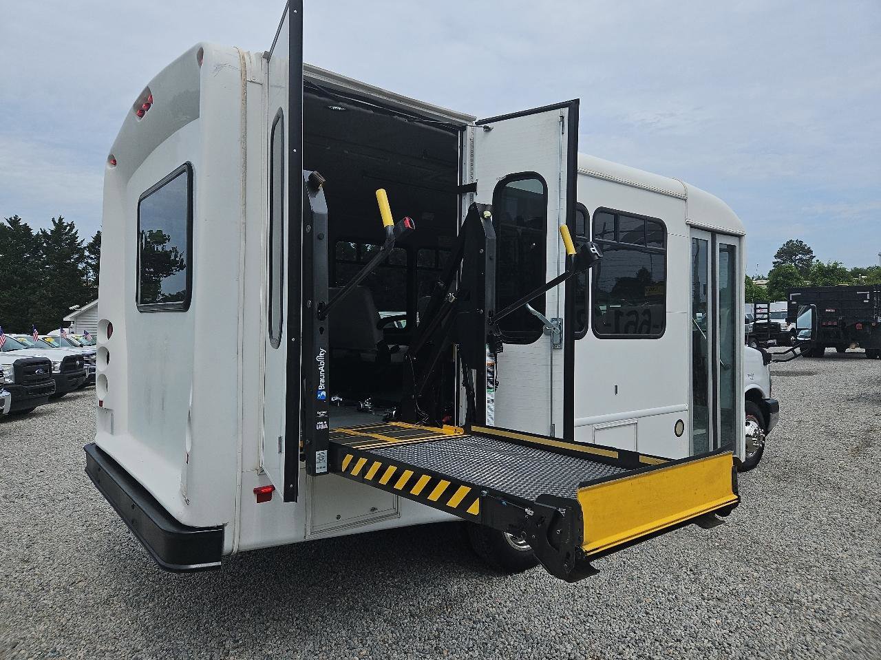 Used 2015 Chevrolet Express 3500 w/ Shuttle Bus Package RWD image 17