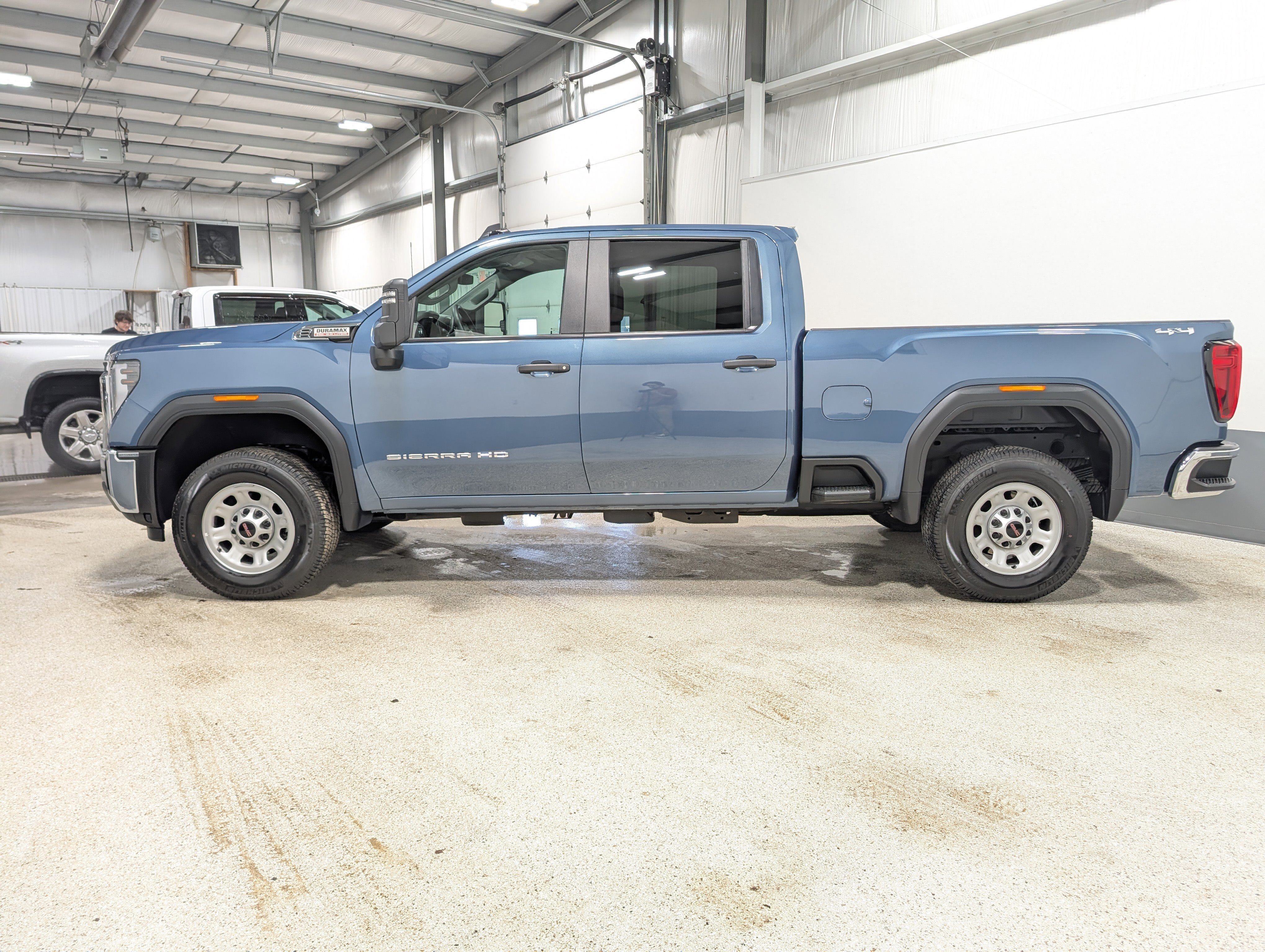 Used 2024 GMC Sierra 2500 Pro AWD/4WD image 6