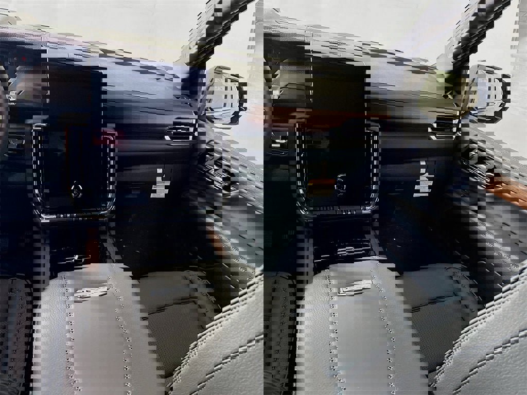 New 2026 GMC Yukon Denali w/ Sun & Power Step Package image 19