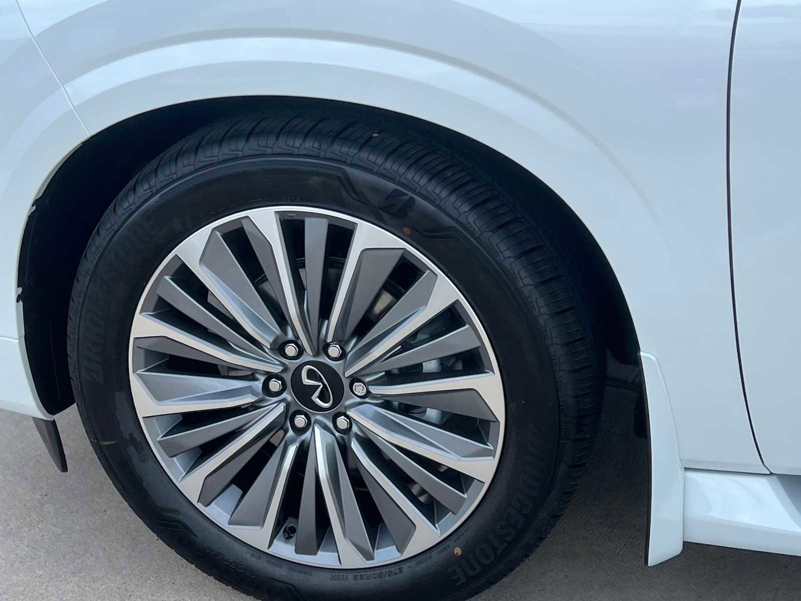 New 2026 INFINITI QX80 Luxe image 9