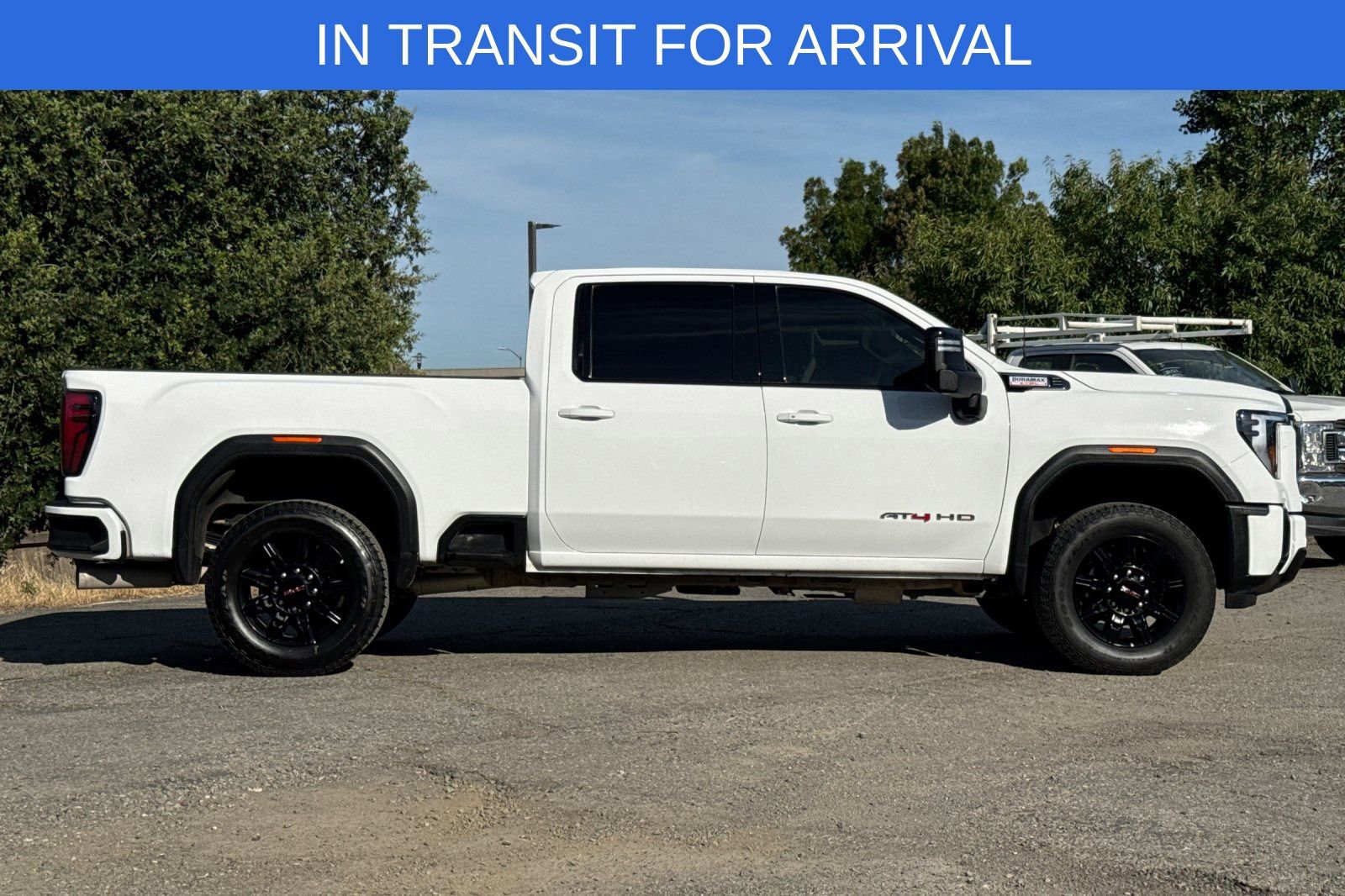 Used 2025 GMC Sierra 2500 AT4 AWD/4WD image 3