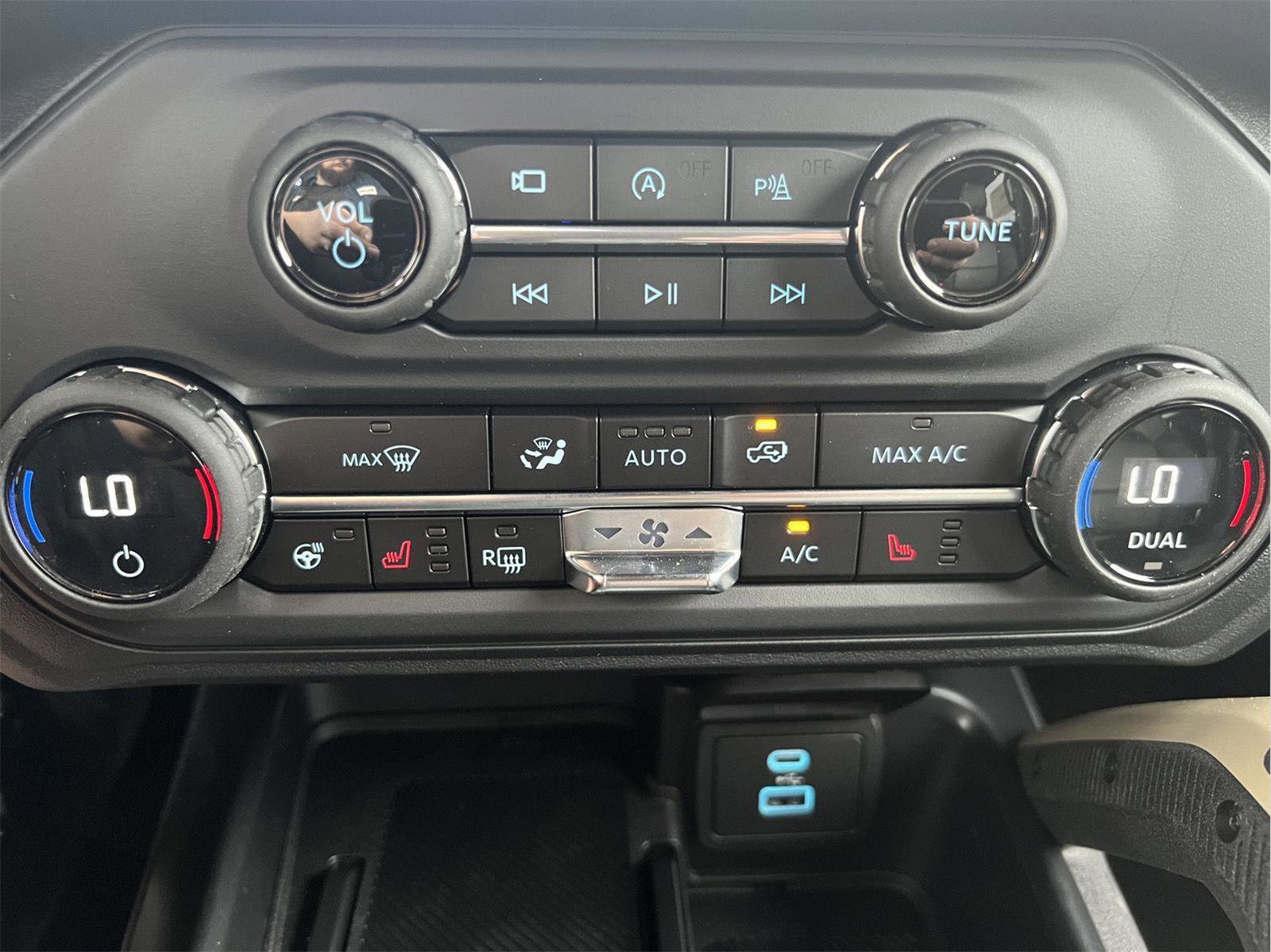 New 2025 Ford Bronco Badlands image 28