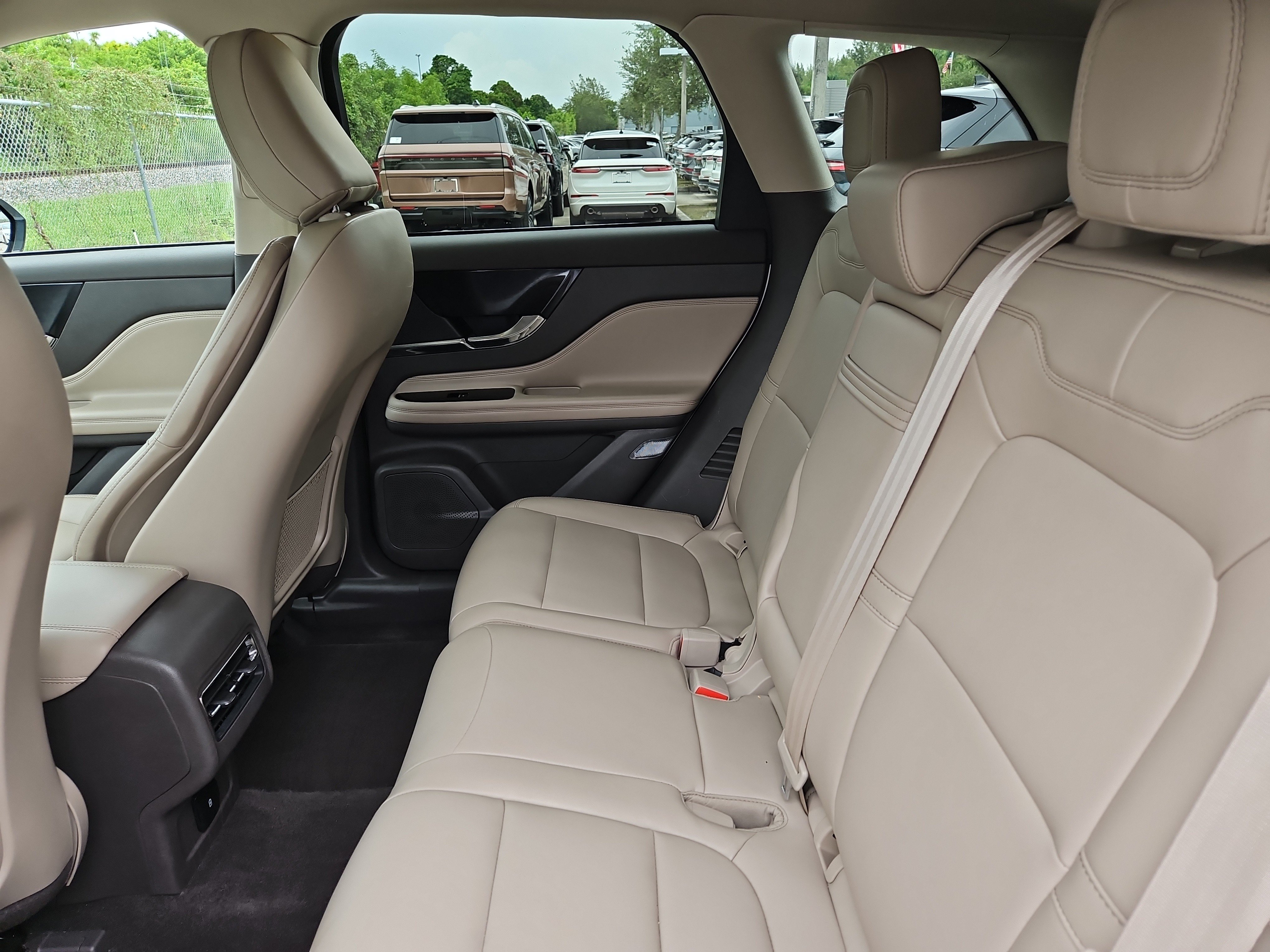 Used 2024 Lincoln Corsair FWD image 9
