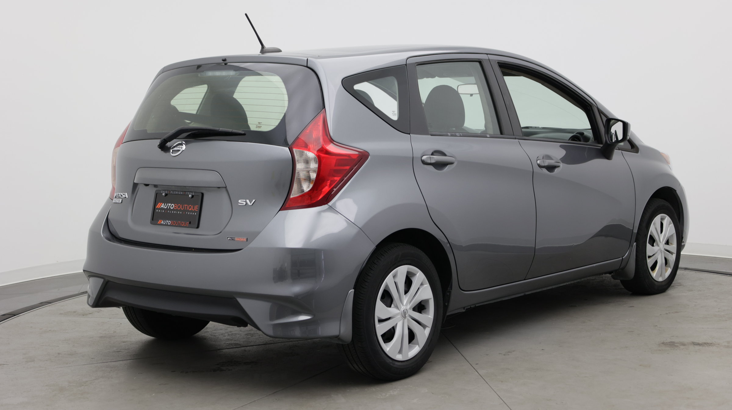Used 2018 Nissan Versa Note SV FWD image 11