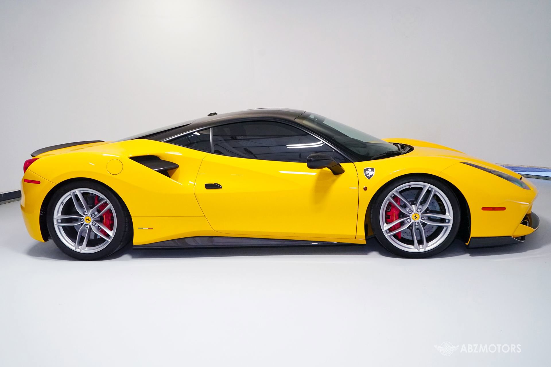 Used 2018 Ferrari 488 GTB image 4