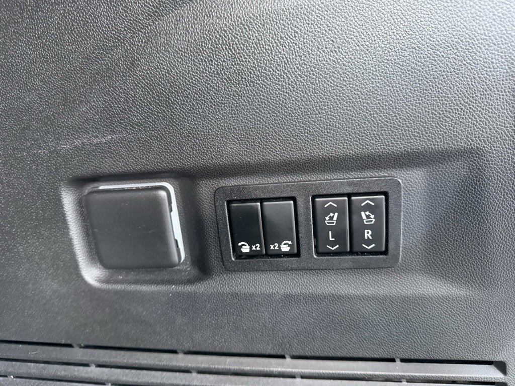 Used 2022 Chevrolet Tahoe RST w/ Luxury Package image 20