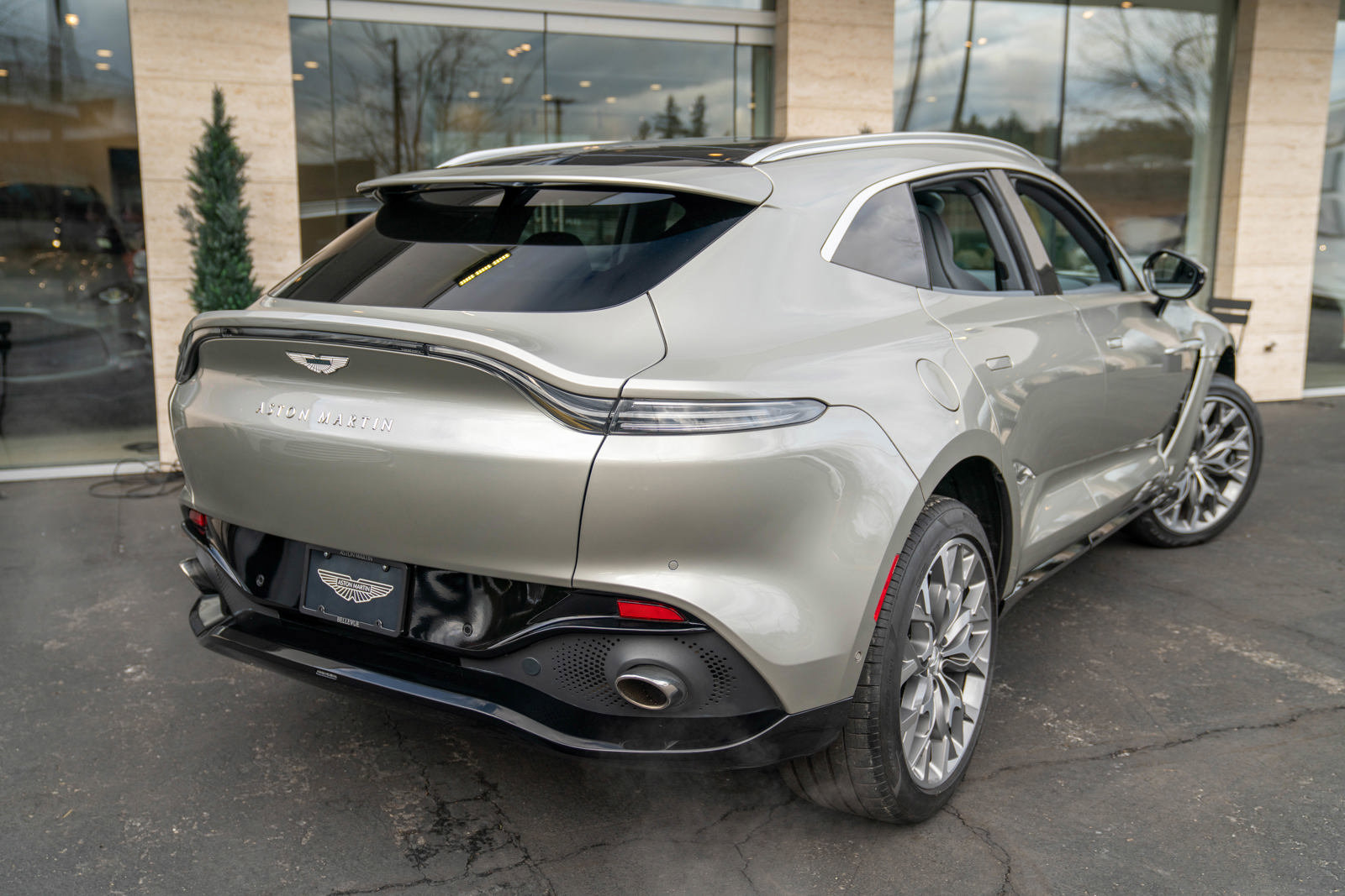 Used 2021 Aston Martin DBX image 49