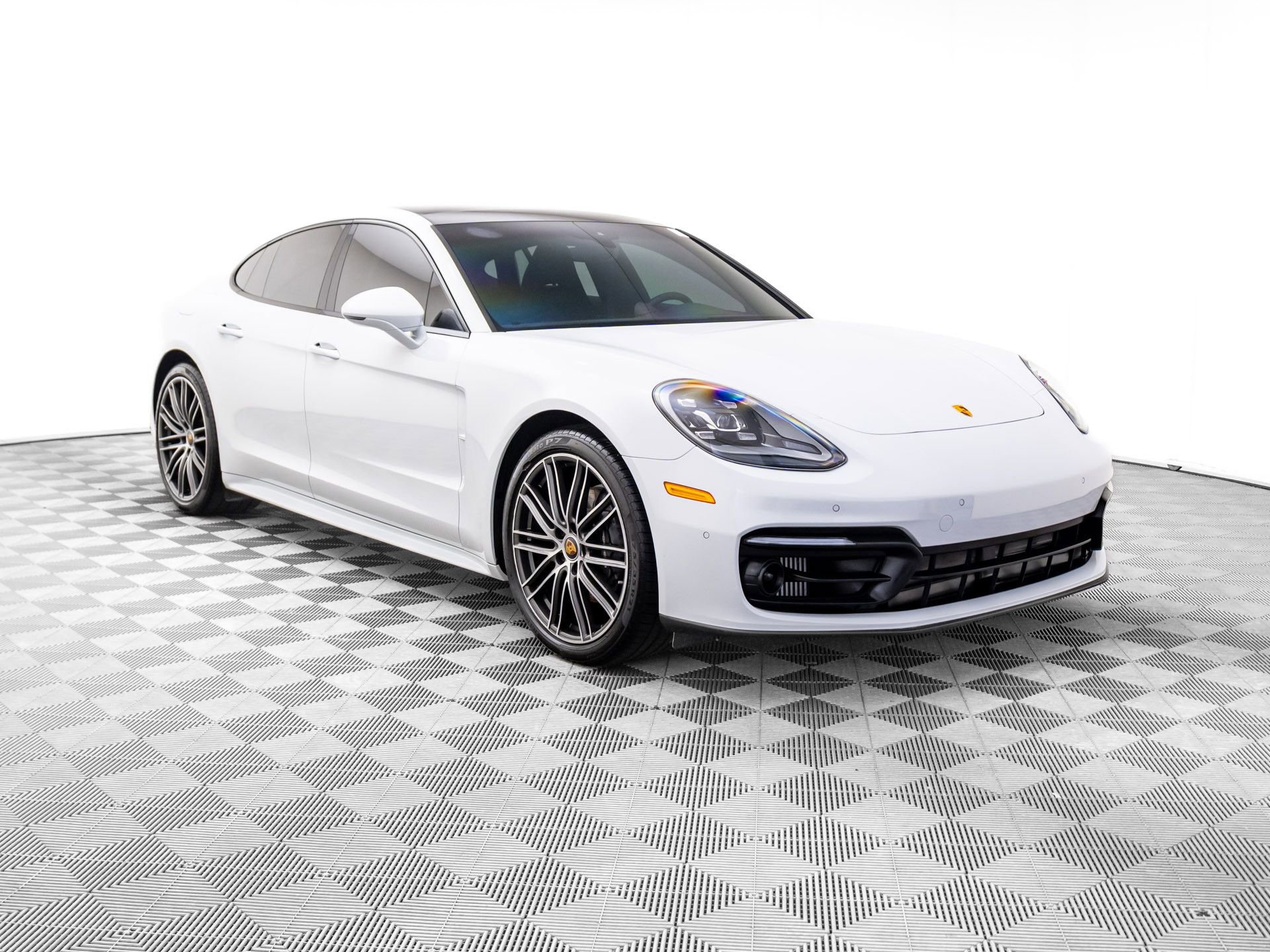 Certified 2023 Porsche Panamera 4 Platinum Edition image 6