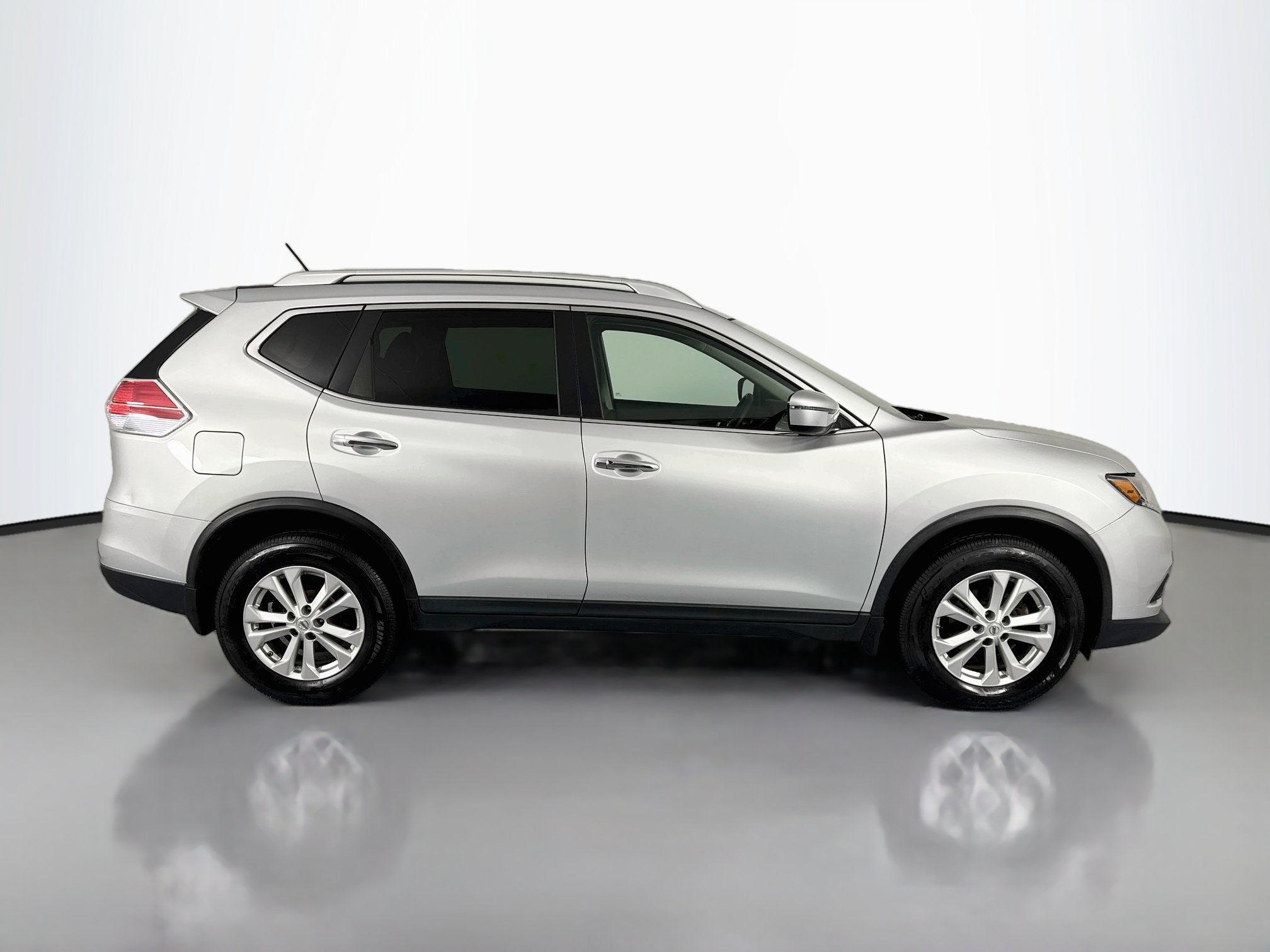 Used 2016 Nissan Rogue SV AWD/4WD image 4