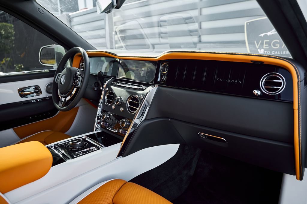 Used 2026 Rolls-Royce Cullinan AWD/4WD image 46