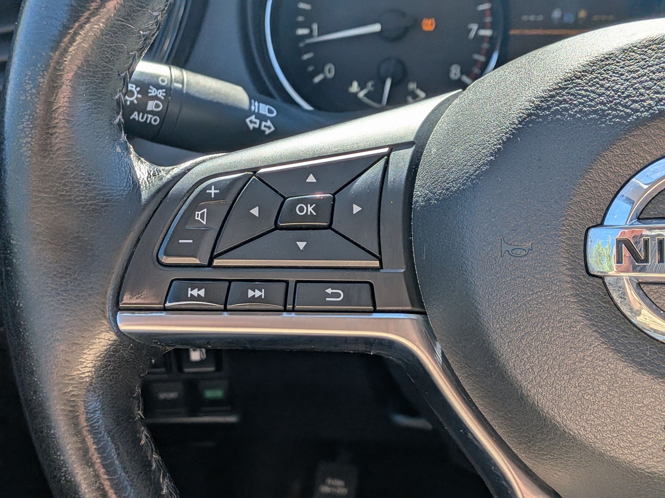 Used 2018 Nissan Rogue SV AWD/4WD image 19