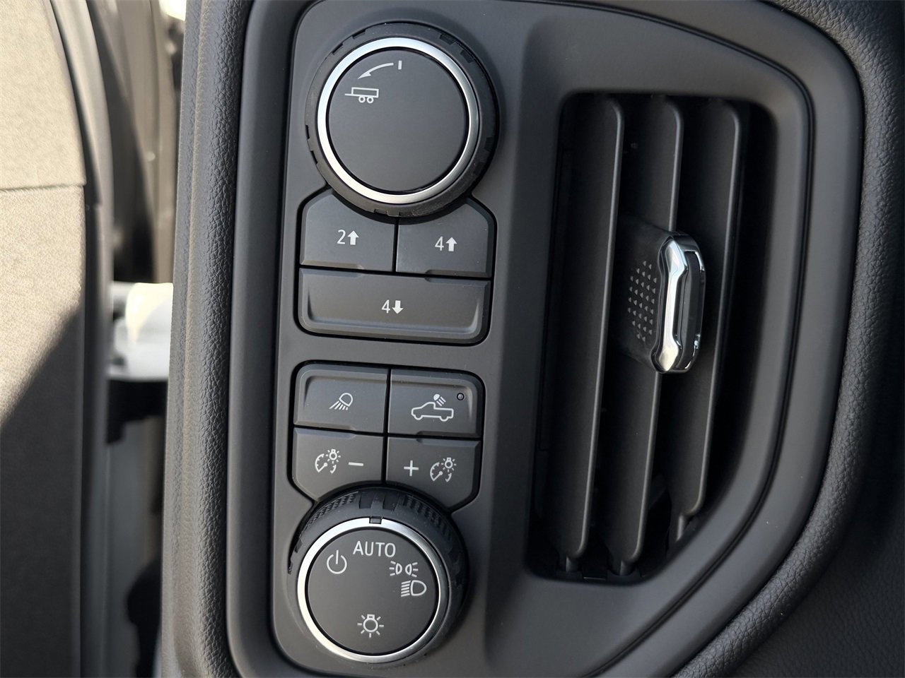 New 2026 Chevrolet Silverado 2500 Custom w/ Custom Value Package image 20