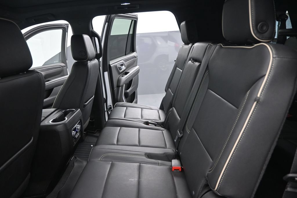 Used 2022 GMC Yukon SLT w/ SLT Premium Package AWD/4WD image 15