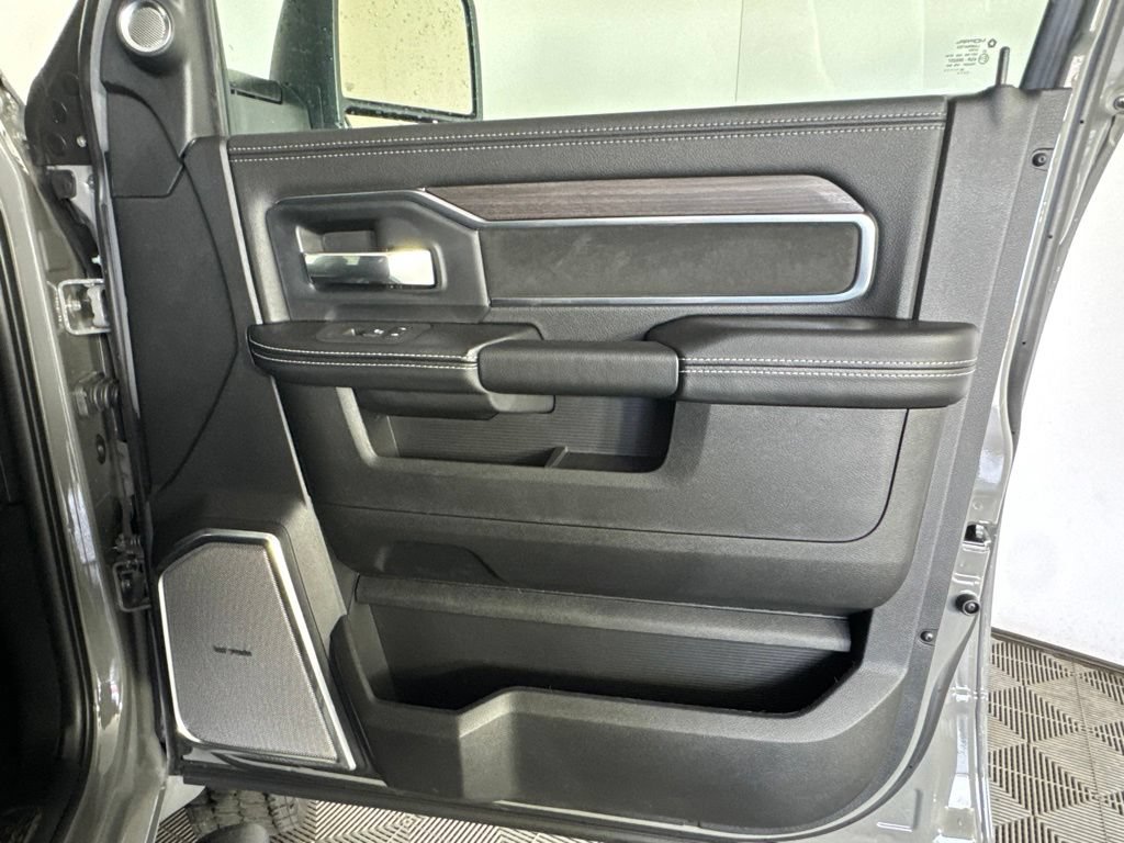 New 2027 RAM 5500 Tradesman AWD/4WD image 38