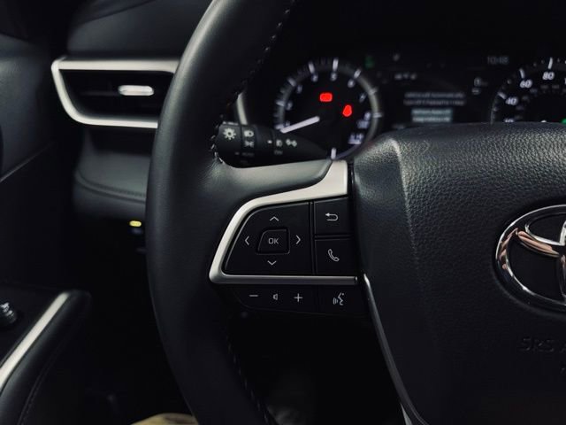 Used 2025 Toyota Highlander XLE image 27