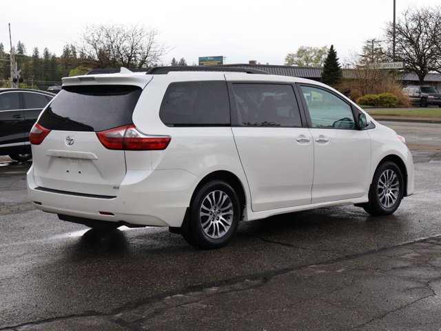 Used 2020 Toyota Sienna XLE w/ XLE Navigation Package FWD image 5