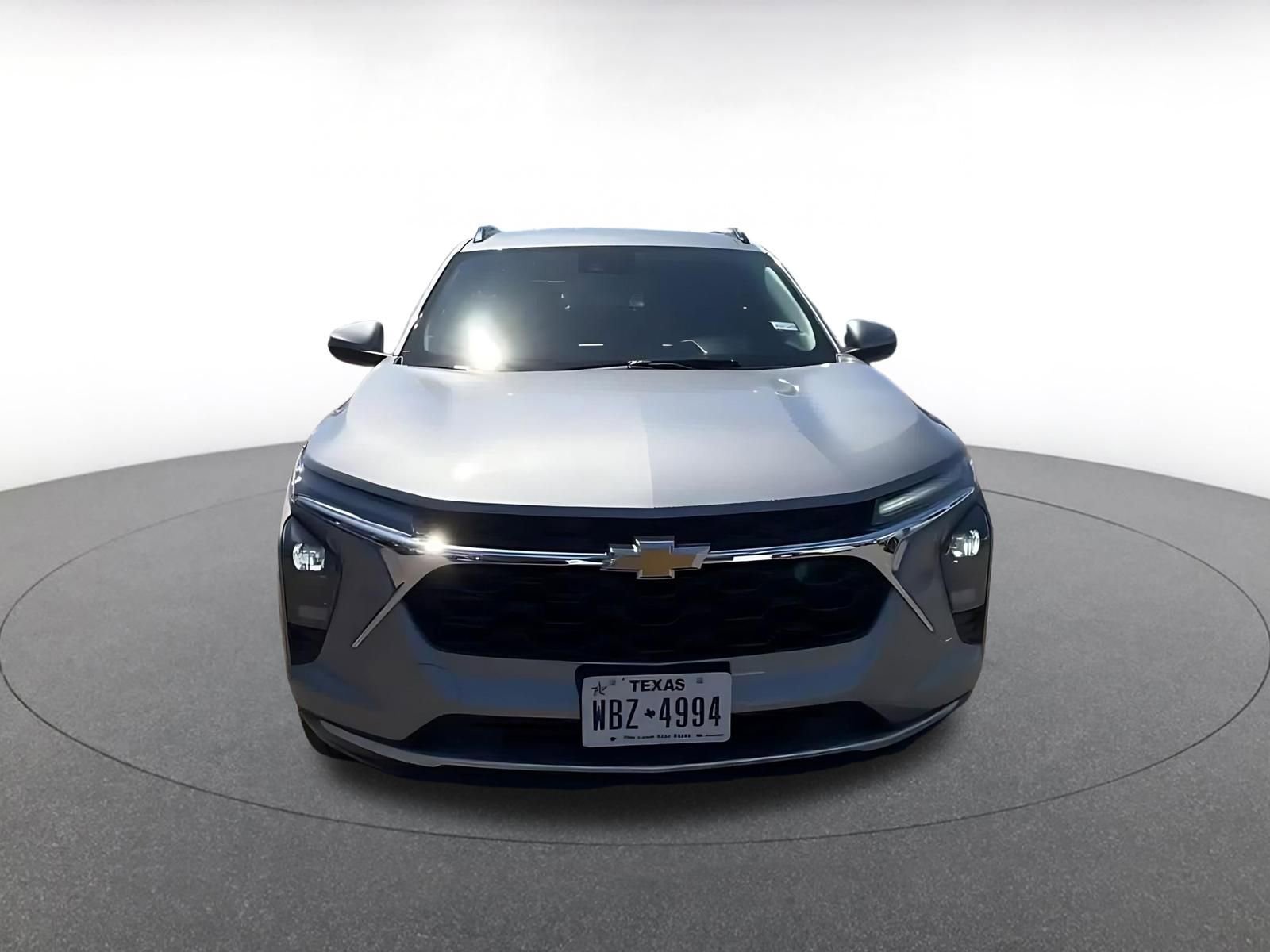 Used 2025 Chevrolet Trax LT FWD image 4