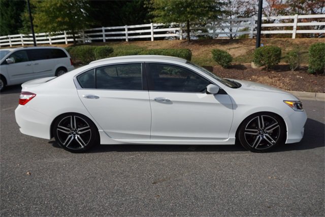 Used 2017 Honda Accord Sport Special Edition image 2