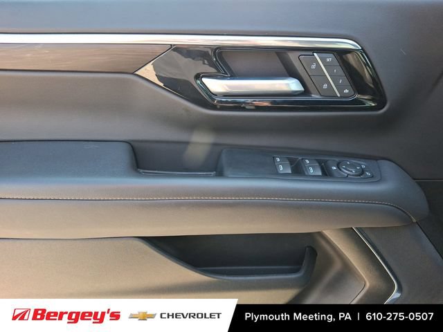 Certified 2025 Chevrolet Suburban LT AWD/4WD image 16