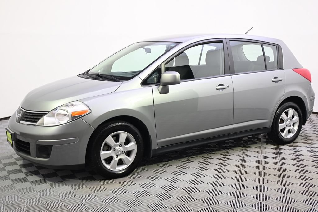 Used 2008 Nissan Versa Hatchback w/ Convenience Pkg FWD image 2
