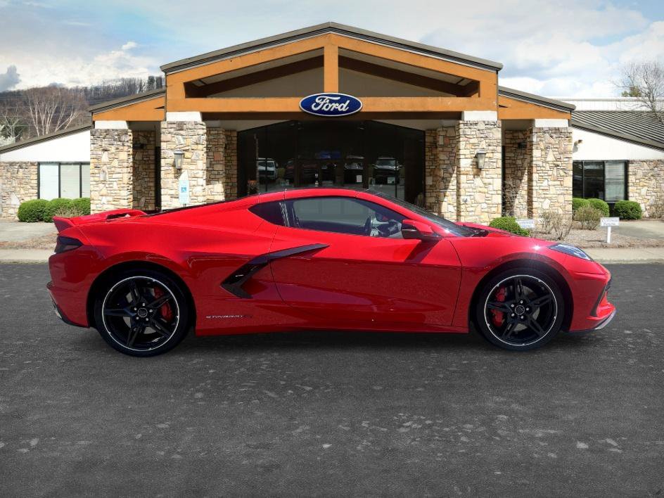 Used 2021 Chevrolet Corvette Stingray Coupe w/ Z51 Performance Package RWD image 4