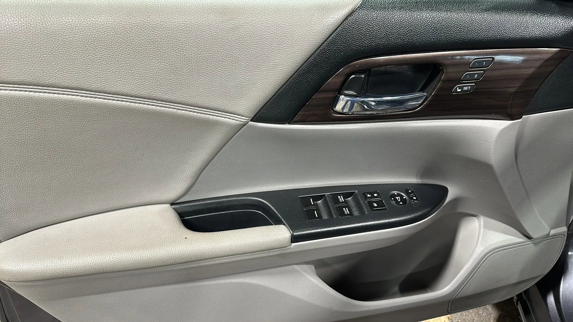 Used 2016 Honda Accord EX-L image 4