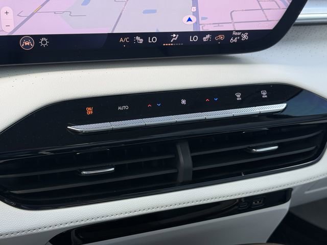 Used 2025 Buick Enclave Avenir image 32