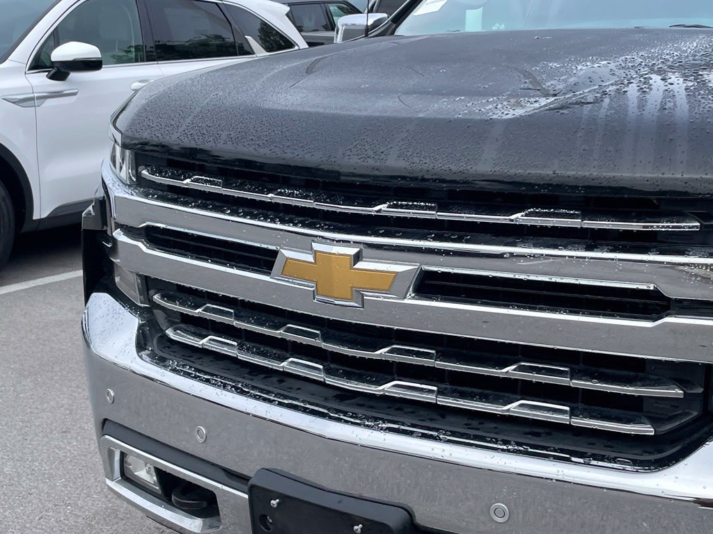 Used 2019 Chevrolet Silverado 1500 LTZ AWD/4WD image 4